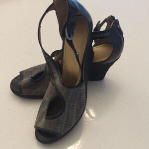 Chic Black and Gray Wedge Peep-Toe Heels